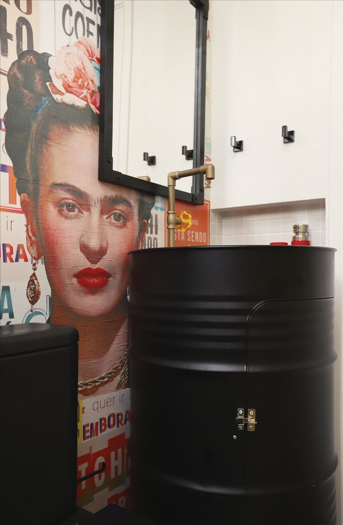 Bela Vista: o lavabo da Frida, lambe-lambe e o tonel industrial, foto Mariana Orsi