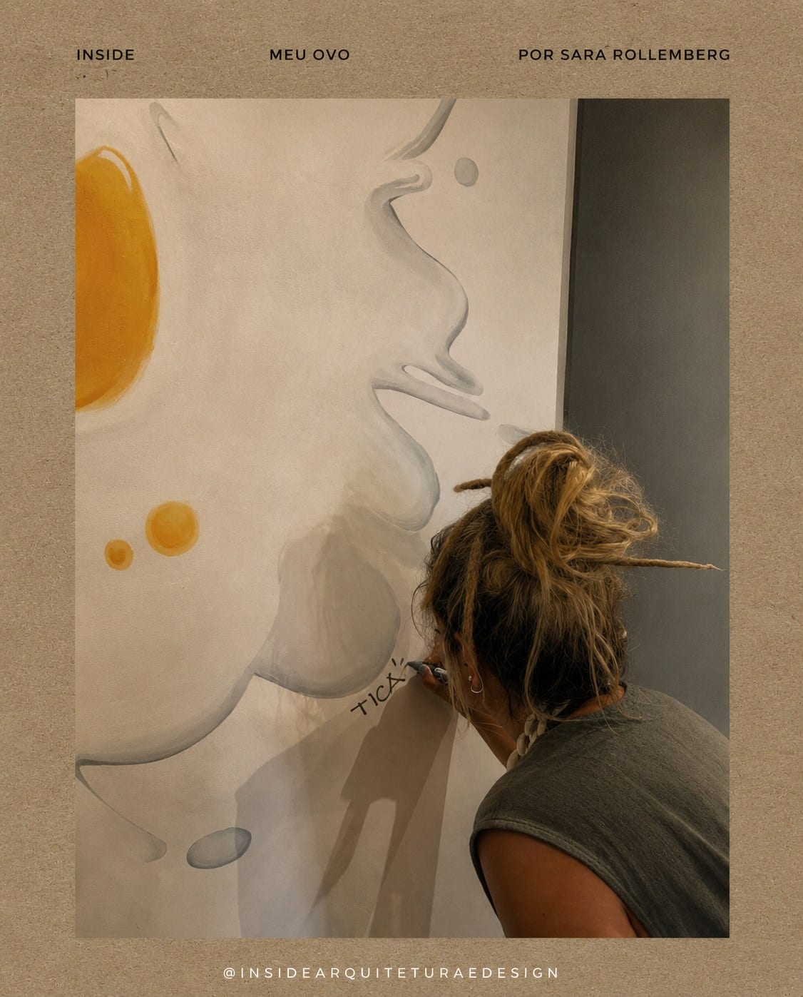 Sara pintando o mural do ovo na sala do apartamento de Rubens, na Bela Vista, acervo INSIDE 2022