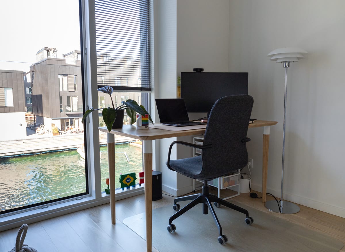 Copenhague-CM · O home office e a vista do canal — Brasil e Dinamarca no Lego do peitoril, projeto INSIDE remoto em Copenhague, 2022