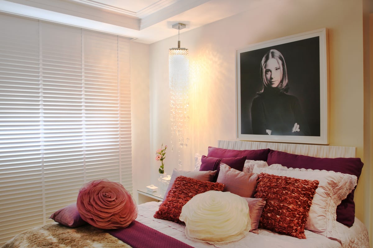 Rosa Albuquerque: o quarto com o retrato em preto e branco da filha sobre a cabeceira, acervo INSIDE
